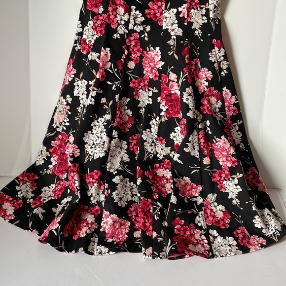 White House Black Market Women's Size 4  Fit & Flare Dress Floral - Picture 4 of 11